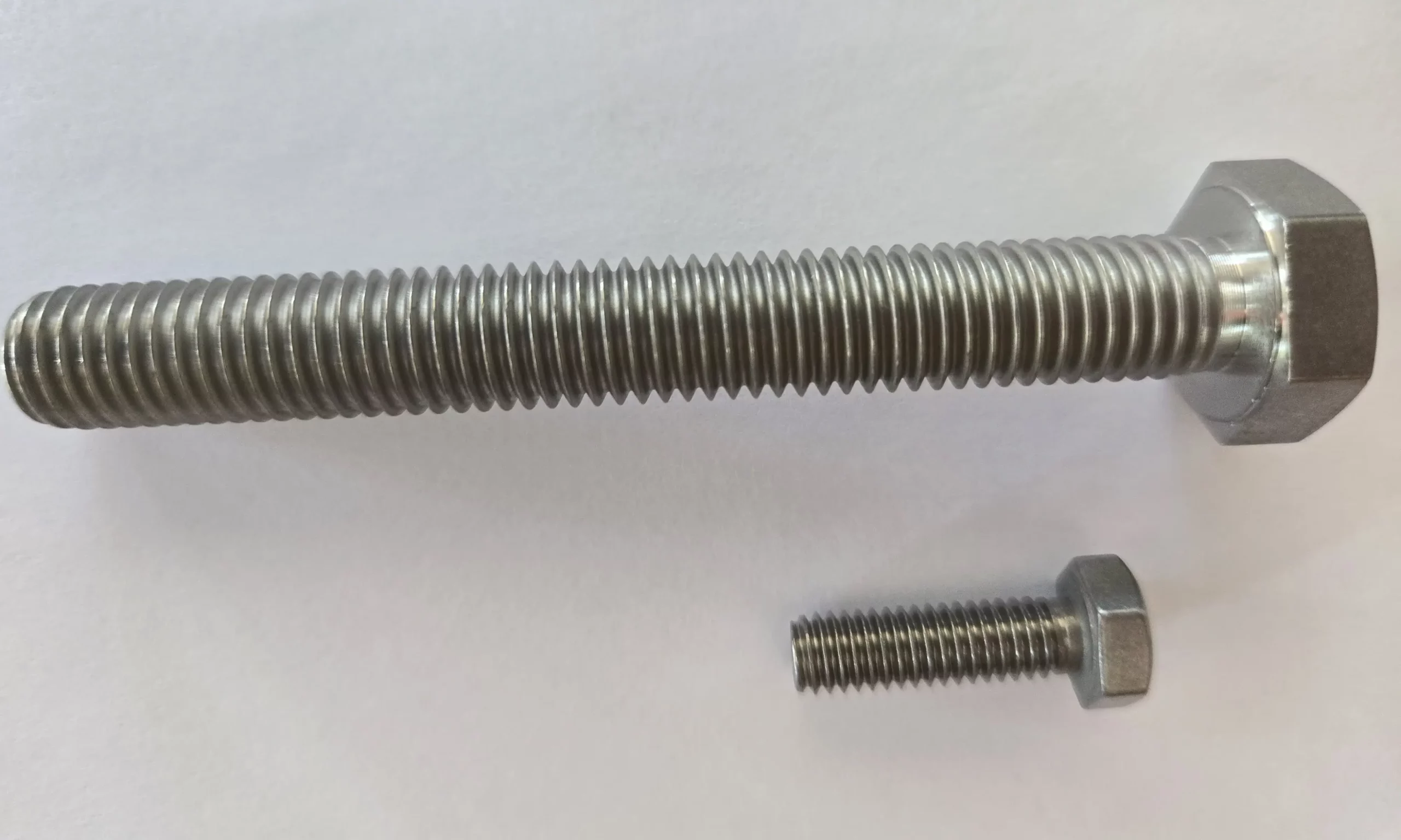 fabrication vis titane dimension spécifique