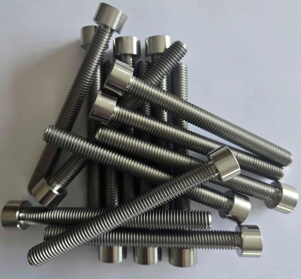 gamme de vis titane DIN 912 BTR CHC pour assemblages mécaniques