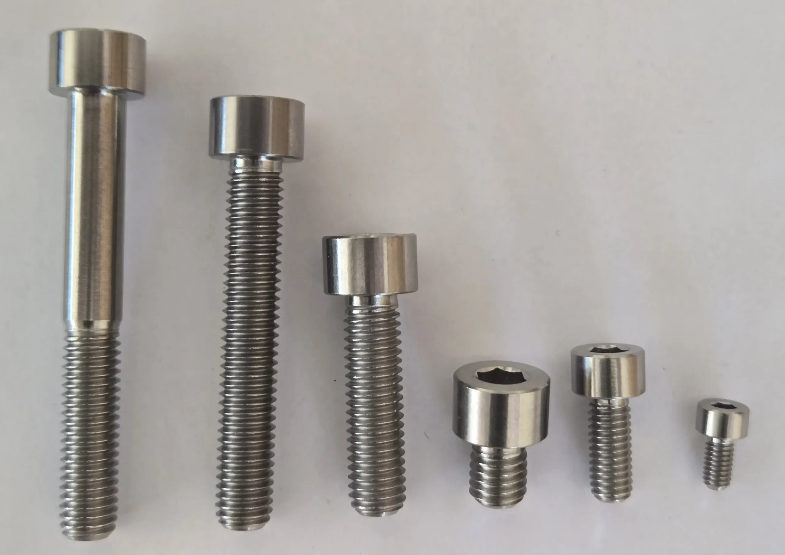 différentes tailles fixation titane CHC/BTR