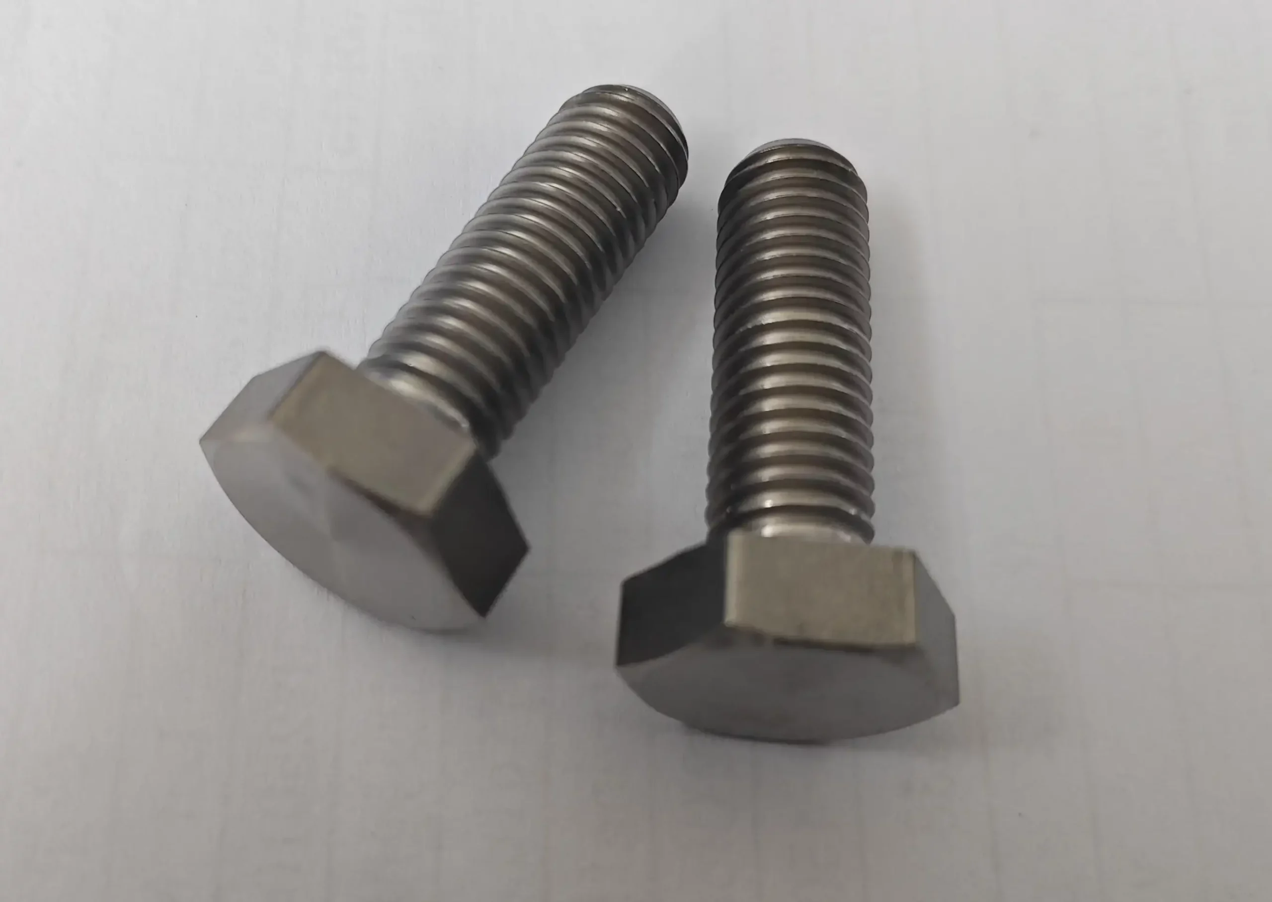 vis grade 2 T40 tête hexagonale